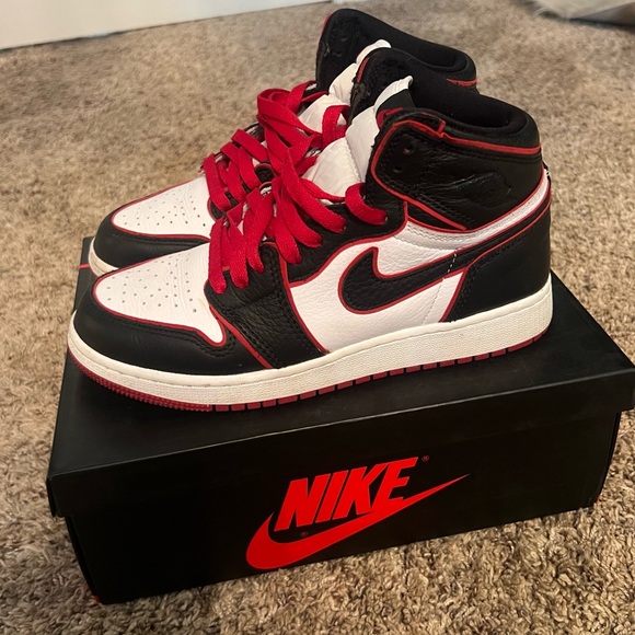 Air Jordan 1 Retro High OG GS - Black/Gym Red-White - Picture 1 of 5